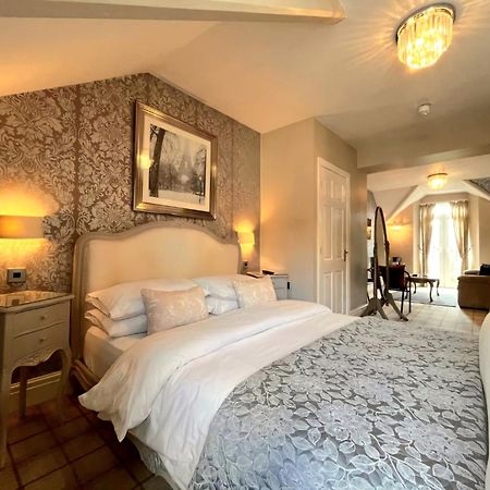 Bowness Bay Suites (Adults Only) Экстерьер фото