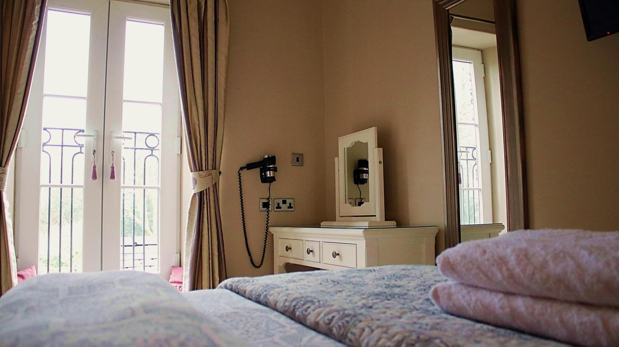 Bowness Bay Suites (Adults Only) Экстерьер фото