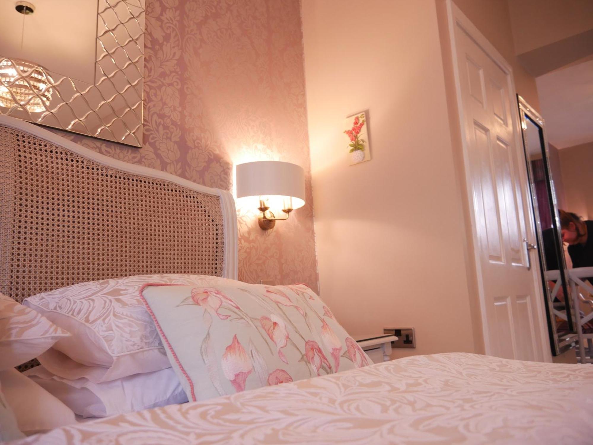 Bowness Bay Suites (Adults Only) Экстерьер фото